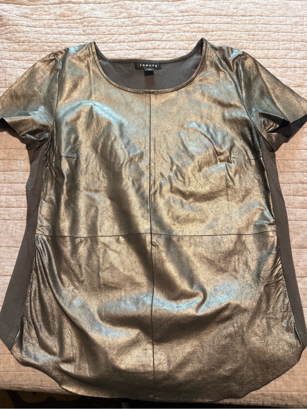 Trouve Metallic Short Sleeve Scoop Neck Top - Silver, Size M